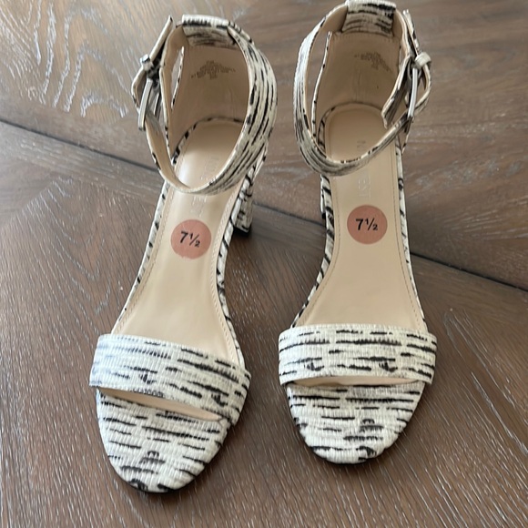 Nine West cream & black heels 3” heel like new. Very lightly worn. - Picture 3 of 11